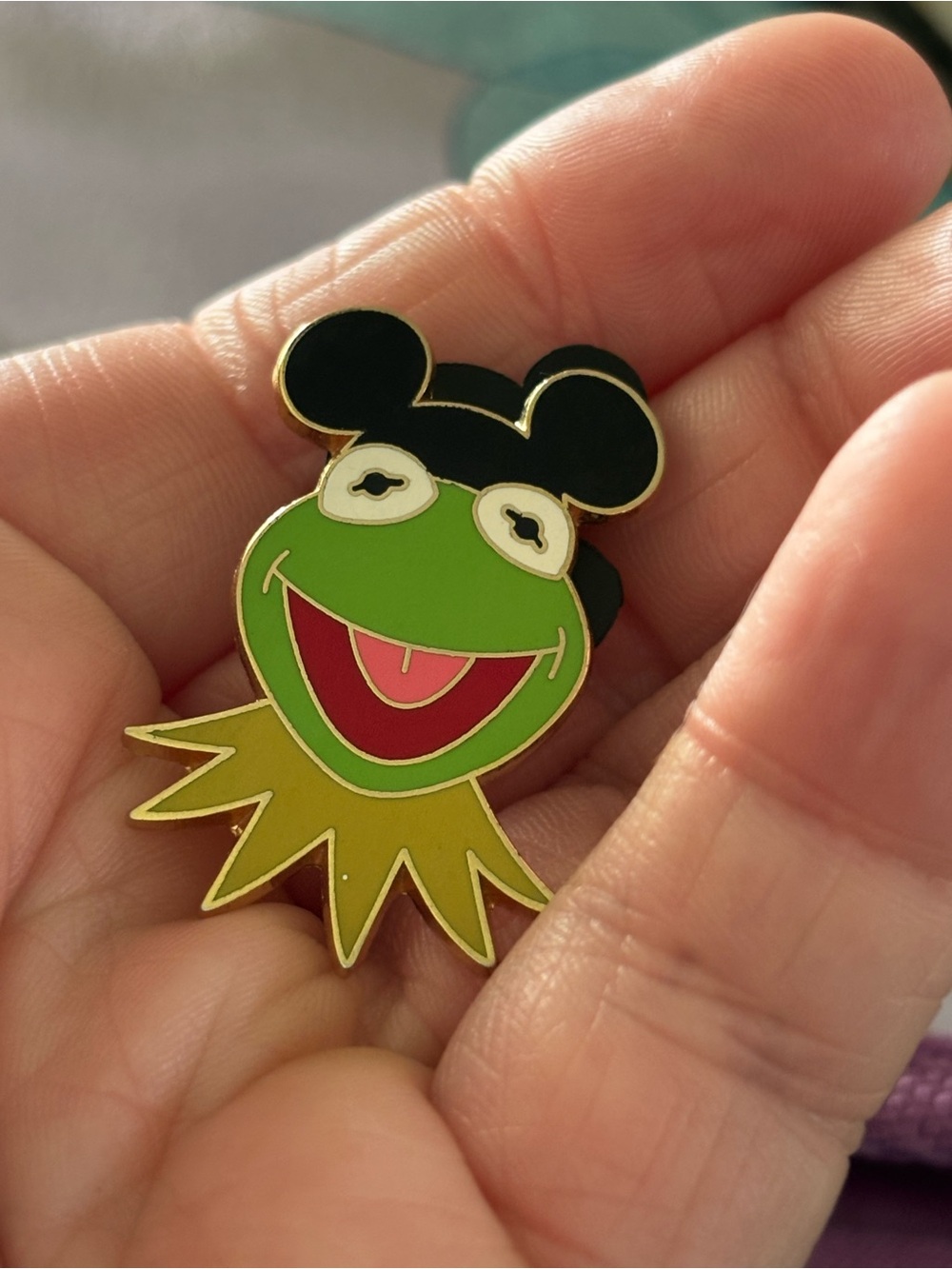 Disney Kermit the Frog Enamel Pin - Green, Black, Red, Yellow